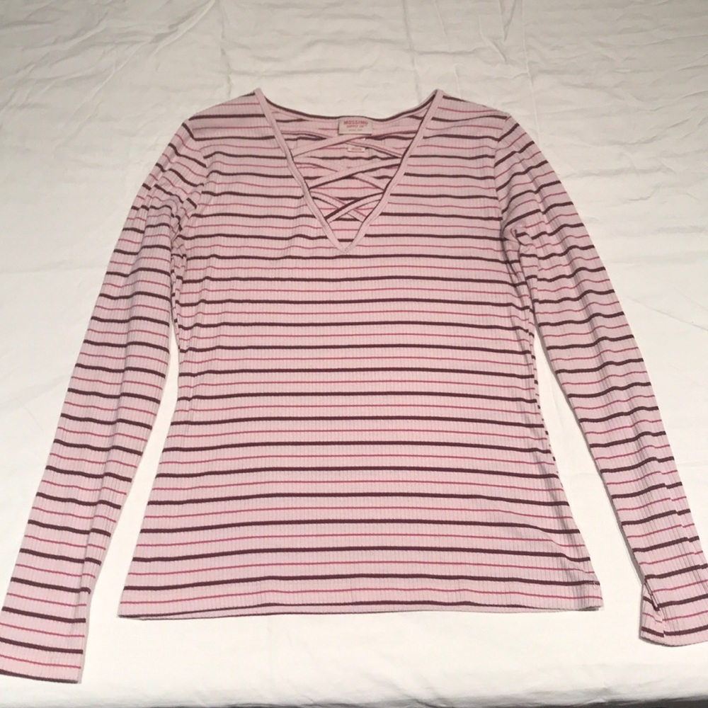 Long sleeve stripped shirt.